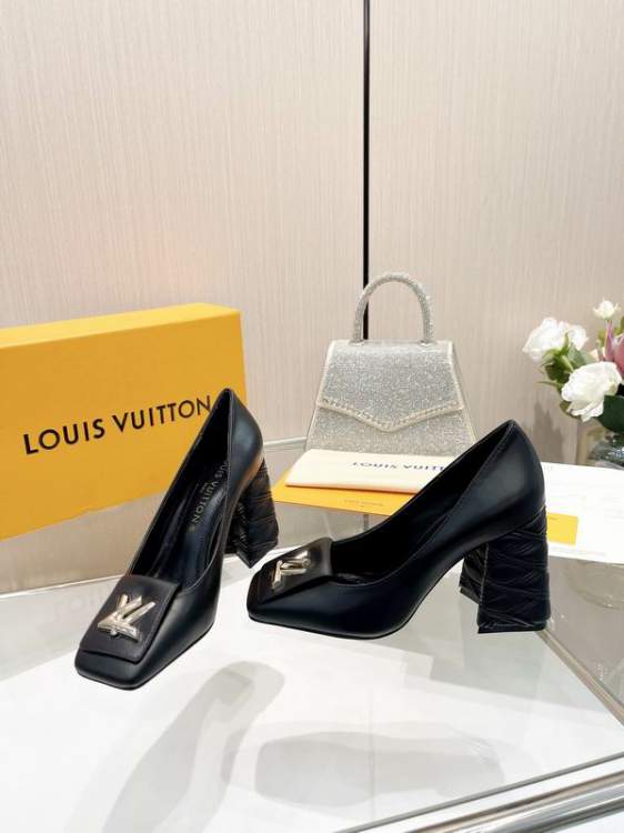 Picture of Louis Vuitton Shoes _SKULVsz35-419cmmnf036613585